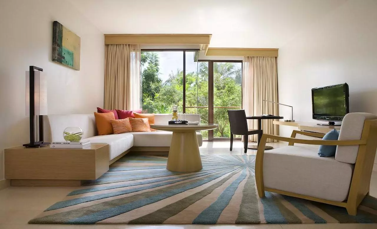 68096RENAISSANCE_SHABAVIZ (7).jpg